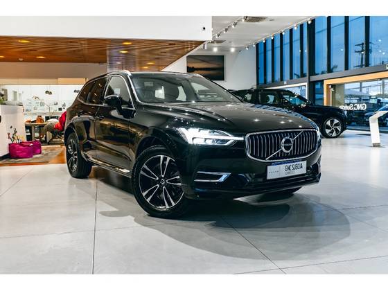 VOLVO XC60 2.0 T8 HYBRID MOMENTUM AWD GEARTRONIC